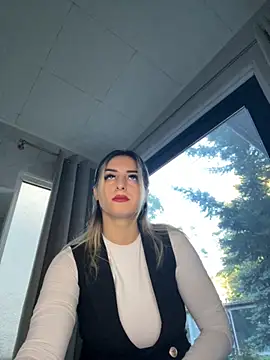 Ella Vee online show from 09-18-25, 04:47