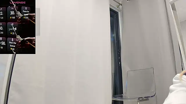 Ella Vee online show from 10-04-25, 03:59