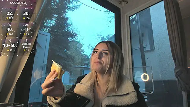 Ella Vee online show from 11-14-25, 05:50