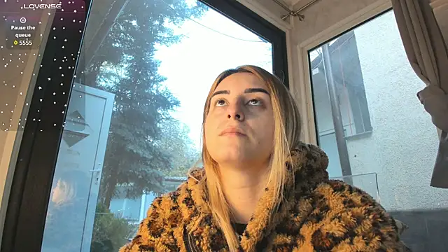 Ella Vee online show from 11-30-25, 06:39