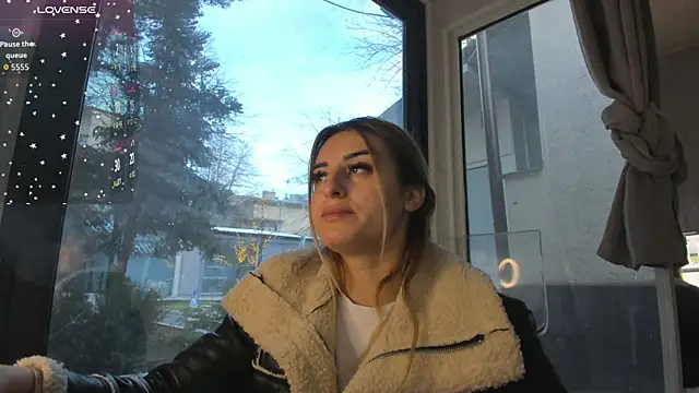 Ella Vee online show from 01-10-26, 06:48