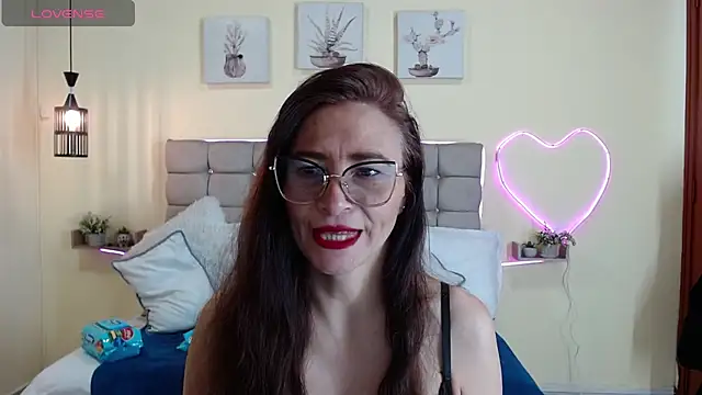  naomi s online show from 06-10-26, 01:32