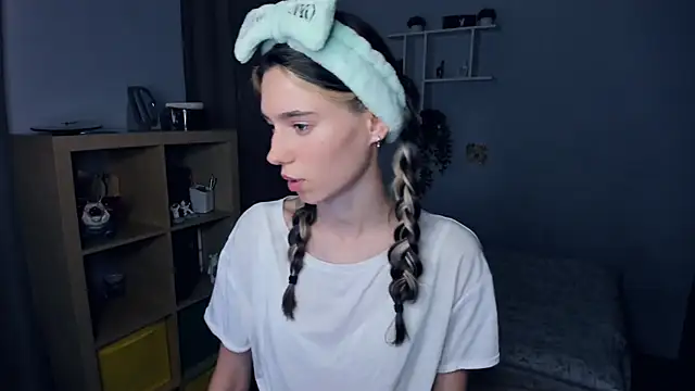 Snapshot of AntonettaTarring chatting on 09-11-25, 07:30 AntonettaTarring online show from 09-11-25, 07:30