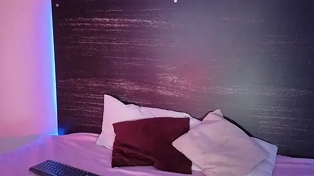 Snapshot of sharlot24 chatting on 11-06-25, 12:22 sharlot24 online show from 11-06-25, 12:22