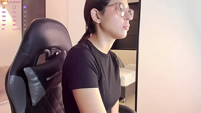 Snapshot of desireee_ chatting on 10-09-25, 12:14 desireee online show from 10-09-25, 12:14