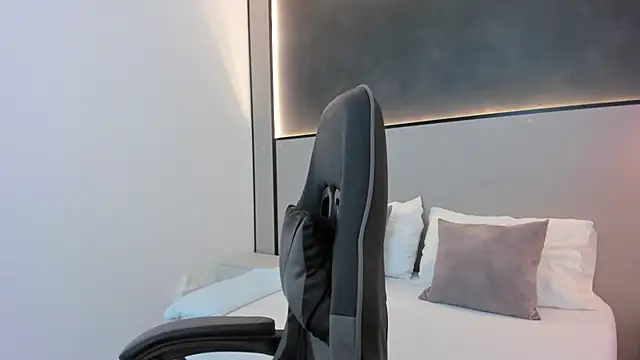 Snapshot of desireee_ chatting on 10-20-25, 12:16 desireee online show from 10-20-25, 12:16