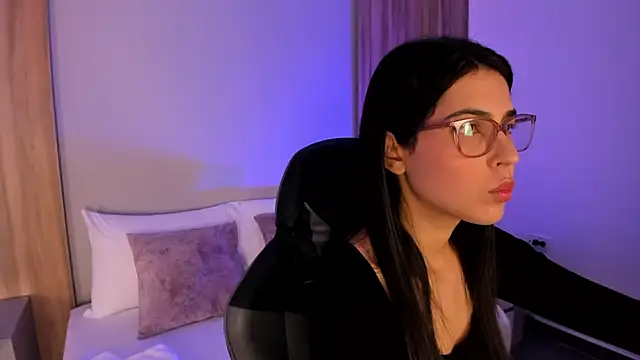 Snapshot of desireee_ chatting on 11-04-25, 12:15 desireee online show from 11-04-25, 12:15