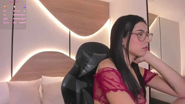 Snapshot of desireee_ chatting on 11-10-25, 12:26 desireee online show from 11-10-25, 12:26