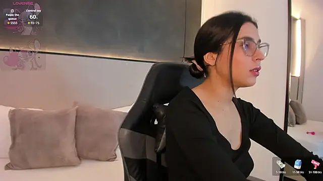 Snapshot of desireee_ chatting on 12-05-25, 07:10 desireee online show from 12-05-25, 07:10