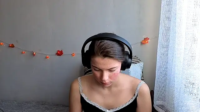 CutieAnny online show from 10-14-25, 04:35