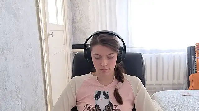 CutieAnny online show from 11-04-25, 04:44