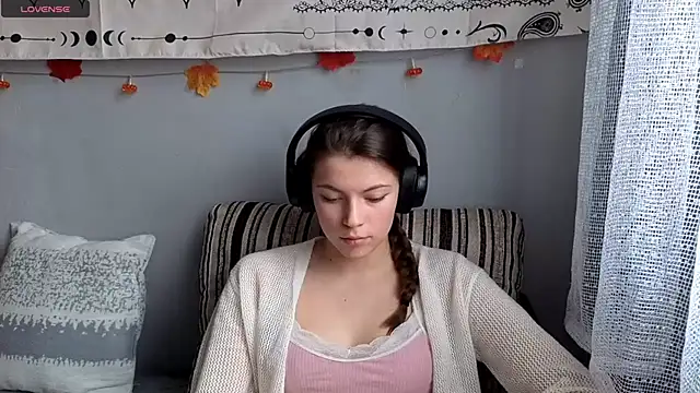 CutieAnny online show from 11-27-25, 07:10