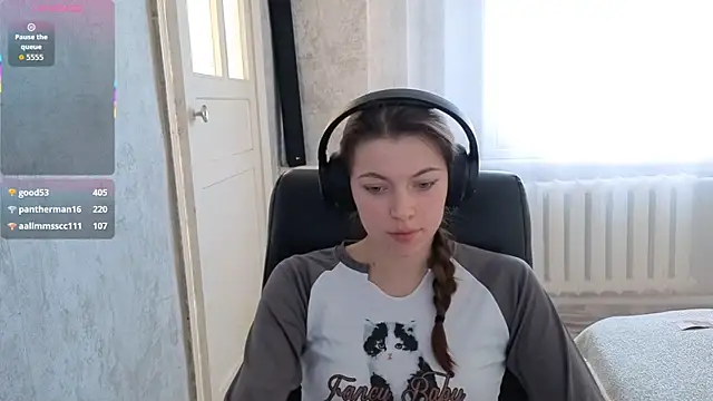 CutieAnny online show from 12-17-25, 04:51