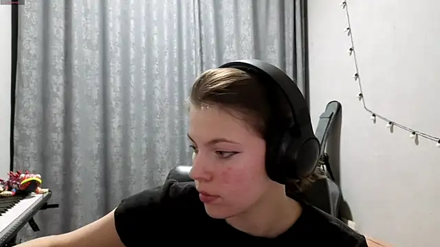 CutieAnny online show from 04-21-26, 08:12