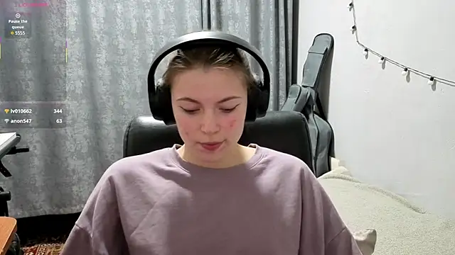 CutieAnny online show from 04-27-26, 09:24