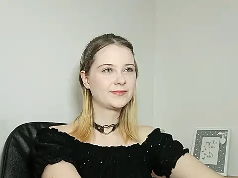 LydiaYoung online show from 09-25-25, 06:11