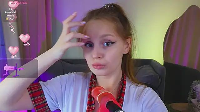 HoneyLace  online show from 04-11-26, 03:38