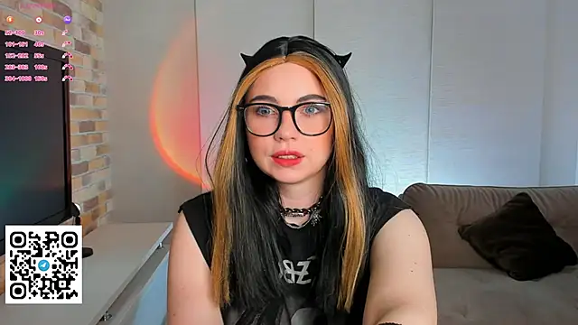 EvaBlimey online show from 09-24-25, 04:49