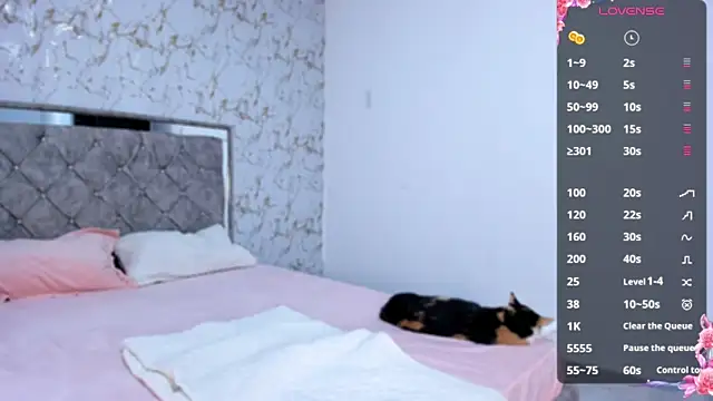 Snapshot of Layla_fontainex_x chatting on 10-14-25, 02:40 Layla fontainex x online show from 10-14-25, 02:40