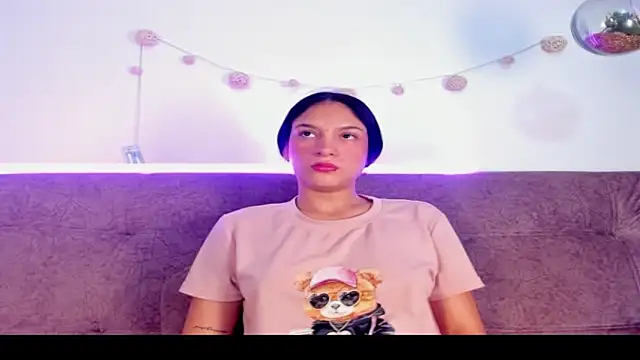 violet 77711 online show from 12-22-25, 01:08