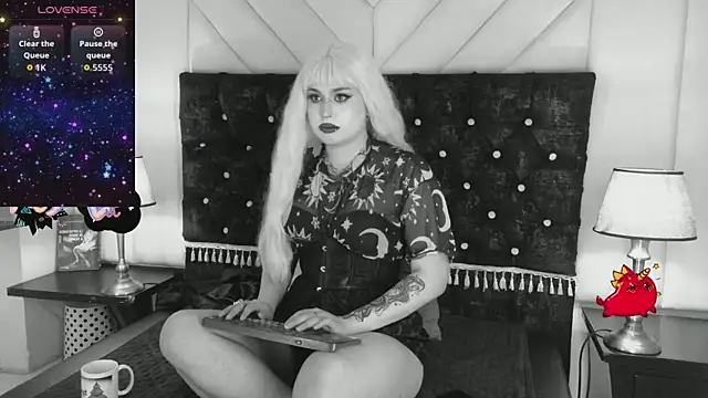 Madamexravenx online show from 09-19-25, 07:58