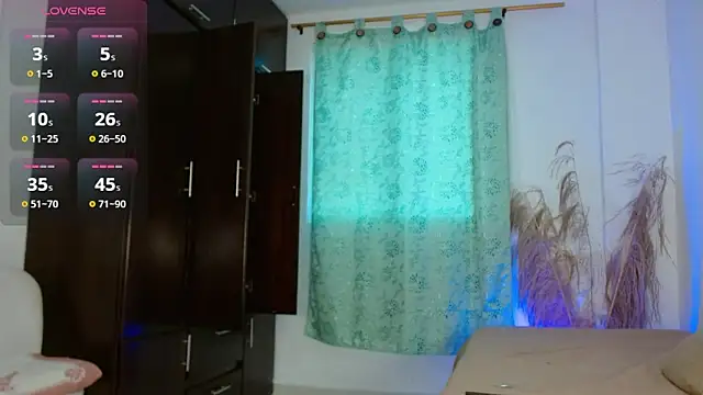 Snapshot of Aprill18_ chatting on 11-05-25, 12:49 Aprill18 online show from 11-05-25, 12:49