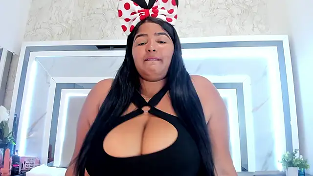 JuliethaVillalobos online show from 10-04-25, 11:47