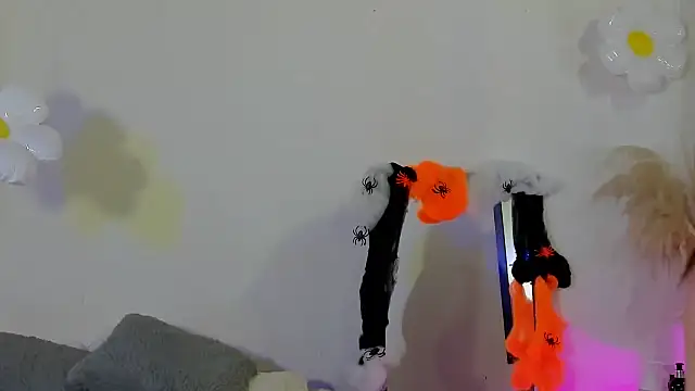 Naomi Flame online show from 10-28-25, 08:44