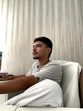 Snapshot of Snowlann chatting on 09-29-25, 04:45 Snowlann online show from 09-29-25, 04:45