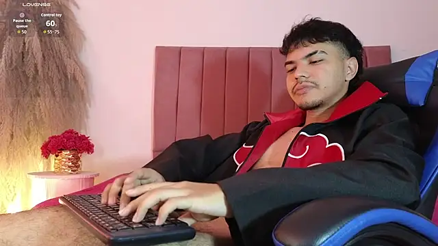 Snapshot of Snowlann chatting on 10-28-25, 12:30 Snowlann online show from 10-28-25, 12:30