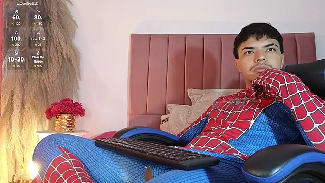 Snapshot of Snowlann chatting on 10-29-25, 01:13 Snowlann online show from 10-29-25, 01:13