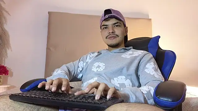 Snapshot of Snowlann chatting on 11-05-25, 02:22 Snowlann online show from 11-05-25, 02:22