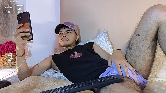 Snapshot of Snowlann chatting on 11-12-25, 11:32 Snowlann online show from 11-12-25, 11:32