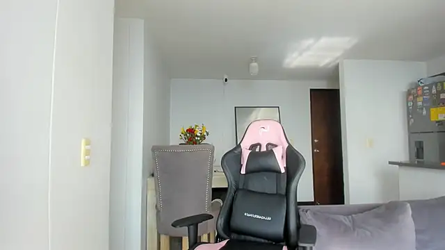 Silvana Rodriguez  online show from 10-15-25, 01:00