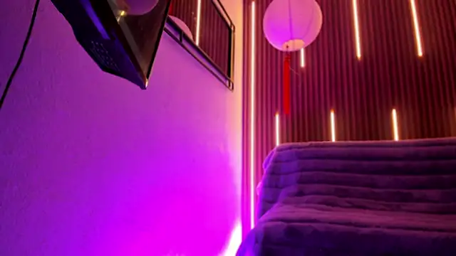 ArianaSantana online show from 12-21-25, 12:56