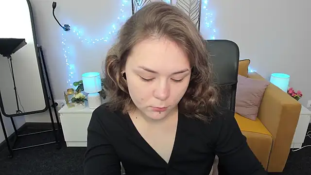 Snapshot of Sophi_gi chatting on 09-10-25, 03:28 Sophi gi online show from 09-10-25, 03:28