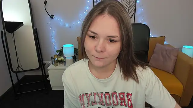 Snapshot of Sophi_gi chatting on 09-14-25, 03:05 Sophi gi online show from 09-14-25, 03:05