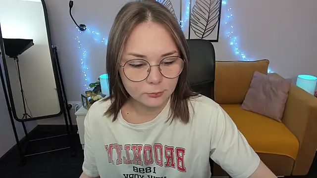 Snapshot of Sophi_gi chatting on 09-15-25, 03:06 Sophi gi online show from 09-15-25, 03:06