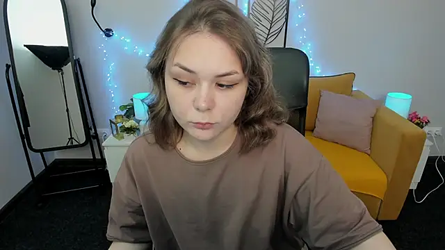 Snapshot of Sophi_gi chatting on 09-18-25, 04:47 Sophi gi online show from 09-18-25, 04:47