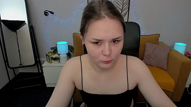 Snapshot of Sophi_gi chatting on 09-20-25, 03:18 Sophi gi online show from 09-20-25, 03:18