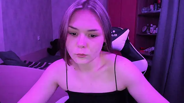 Snapshot of Sophi_gi chatting on 10-20-25, 03:34 Sophi gi online show from 10-20-25, 03:34