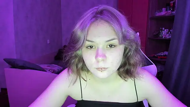 Snapshot of Sophi_gi chatting on 10-23-25, 03:22 Sophi gi online show from 10-23-25, 03:22