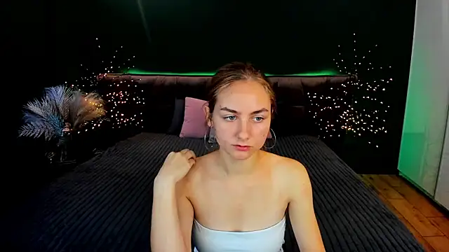 Snapshot of MilaAddams chatting on 09-21-25, 05:42 MilaAddams online show from 09-21-25, 05:42