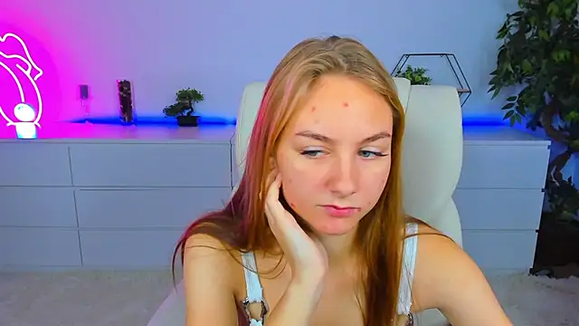 Snapshot of MilaAddams chatting on 10-13-25, 05:40 MilaAddams online show from 10-13-25, 05:40