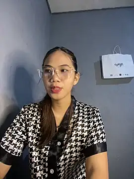 Snapshot of Shy_SexyLady chatting on 05-23-26, 11:47 Shy SexyLady online show from 05-23-26, 11:47
