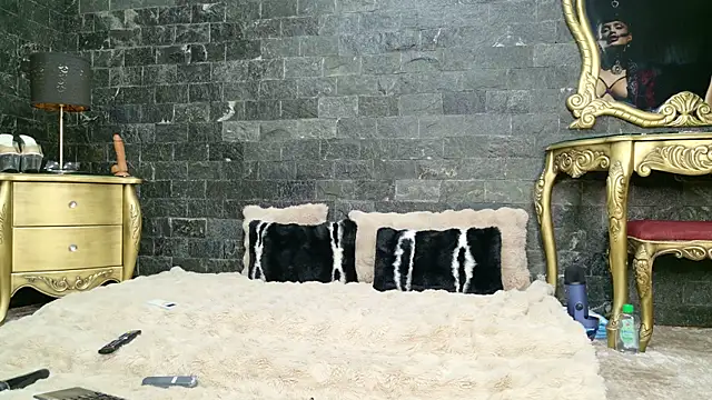 NoraAspen online show from 12-21-25, 05:47