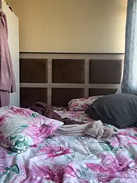 Snapshot of houseforsex chatting on 10-27-25, 07:45 houseforsex online show from 10-27-25, 07:45