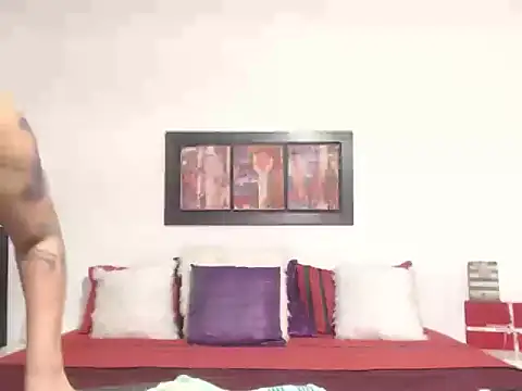 Snapshot of OSHYRIS chatting on 09-16-25, 05:47 OSHYRIS online show from 09-16-25, 05:47