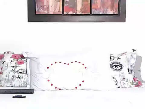 Snapshot of OSHYRIS chatting on 12-15-25, 01:04 OSHYRIS online show from 12-15-25, 01:04