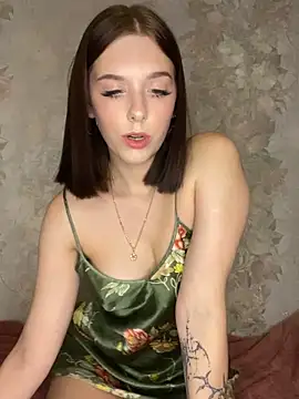 Snapshot of MiaMrazz chatting on 10-22-25, 05:02 MiaMrazz online show from 10-22-25, 05:02